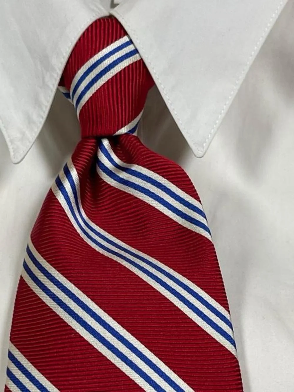 Brooks Brothers Makers Pure Silk Red Tie With Silver & Blue Stripes L58